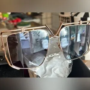 NIB VALENTINO SUNGLASSES ❤️ Valentino Eyewear Vlogo Sign - Shiny Black Sunglasses  main image 4